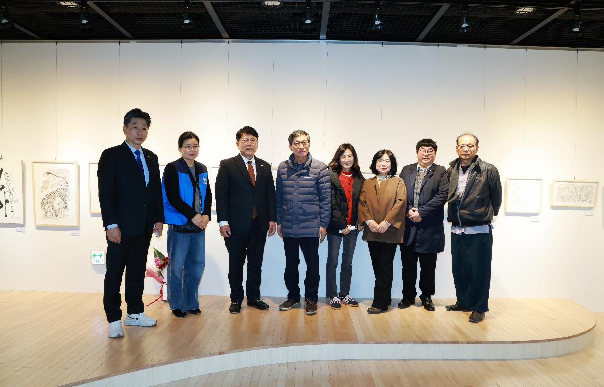 제2회 붓으로 그려보는 힐링필묵소묘 회원전 첨부이미지 : 1U7A9044.JPG