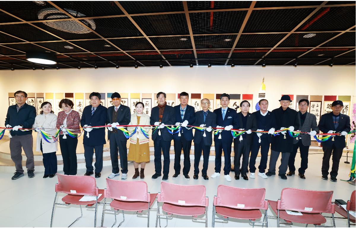 제12회 완도군 서예인연합회 회원전 첨부이미지 : 1U7A6520.JPG